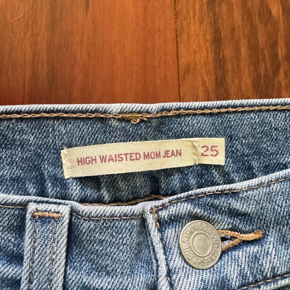Levi’s High Waisted Mom Jeans - Picture 3 of 5
